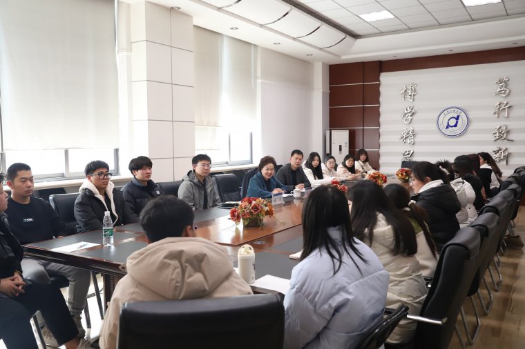 1709948333532945.jpg 大连工业大学党委副书记冯玉竑为青年学生讲授开学第一课.JPG