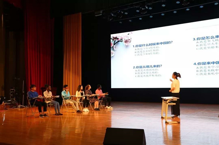 决赛中张萌老师授课阶段.jpg