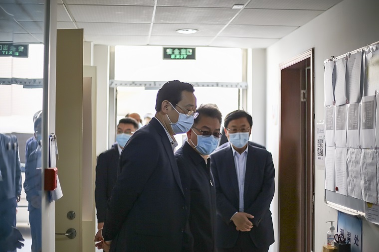 7.副省长王明玉一行来到隔离区走访调研.jpg