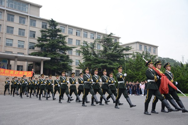 国旗班出旗