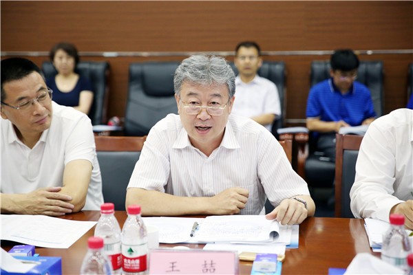 科技部王喆巡视员讲话闫灵均副厅长在讲话中回顾了"中心"从申请组建到