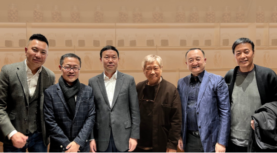 嘉宾座谈由艺术设计学院院长曹福存主持,学术论坛由艺术设计学院副